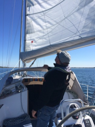 Der Skipper checkt die Segel